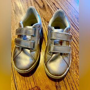 Veja girls sneakers. Size 1. Rose gold